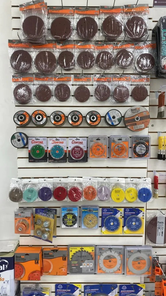 Expositor de discos de corte, lixas e abrasivos na Jhow Mais